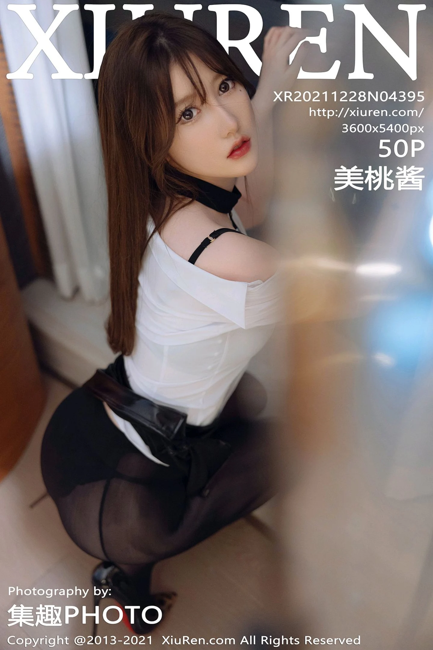 [XiuRen秀人网]No.4395_模特美桃酱脱白T黑色皮裙露精致黑色内衣秀完美身材诱惑写真50P-秀人网 - XiuRen.Space